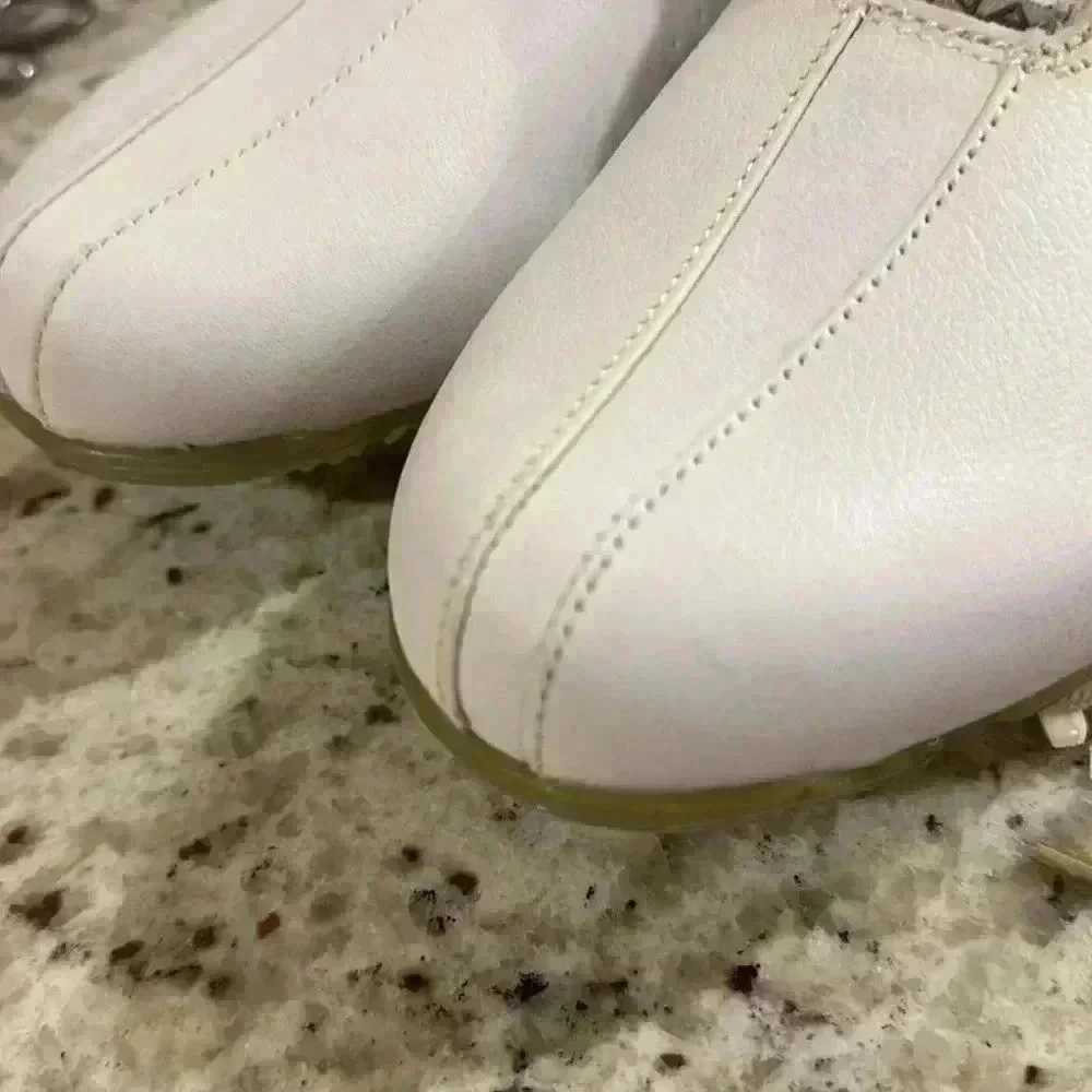 Women’s golf shoes. Size 8